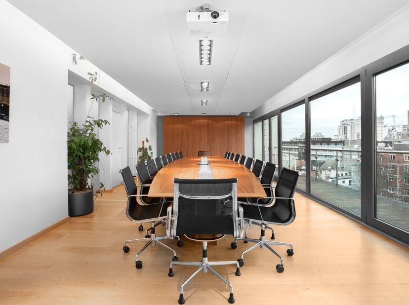 Privékantoor voor 4 werknemers in Regus City Centre<br />
<br />
Dit aanbod omvat een eigen kantoorruimte met service voor 4 werknemers en bovendien t