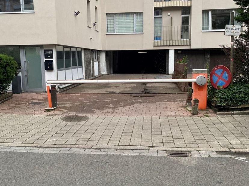 Interessant investeringsproject bestaande uit 8 staanplaatsen voor personenwagens.<br />
Deze staanplaatsen zijn ondergronds gelegen in de Residentie