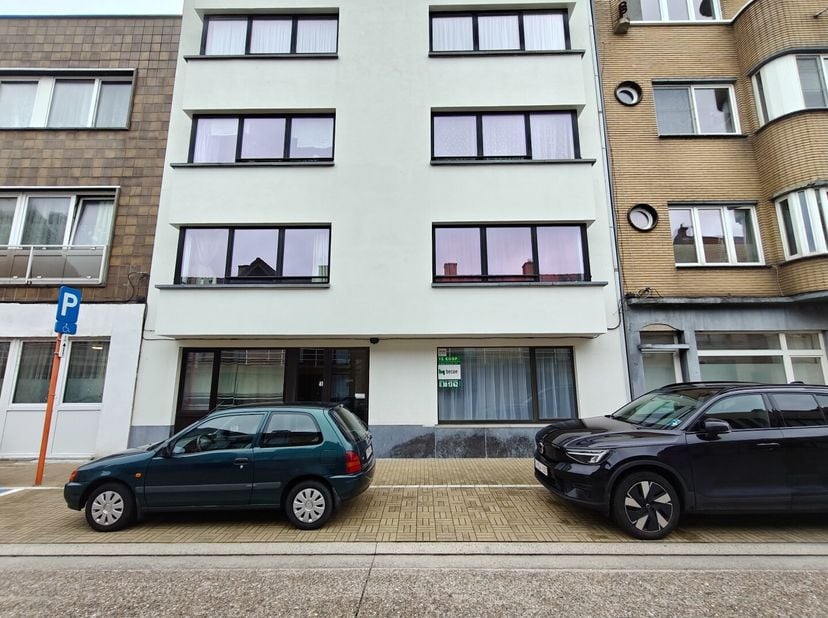 Découvrez ce charmant appartement de 53 m², parfait pour les débutants ou comme investissement. À l'intérieur, vous apprécierez un salon lumineux, une