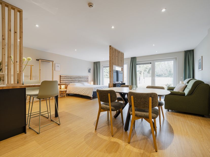 Recent gebouw (2023) uitgebaat als gîte – Investeringsopportuniteit in Herstal<br />
Gelegen in de onmiddellijke nabijheid van de autosnelwegen en de