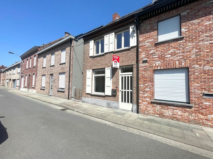 Geluwe - Instapklare halfopen woning in het centrum van Geluwe palend aan stadspark.Op zoek naar een woning met karakter? Dan is deze instapklare woni