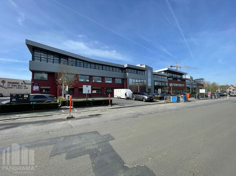 Bedrijfsvastgoed te huur in Bijenstraat 6,
                    9051 Sint-Denijs-Westrem
