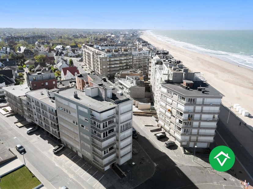 Op zoek naar een charmant stekje aan de Belgische kust?<br />
Dit knusse 1-slaapkamerappartement ligt op enkele meters van het strand van Koksijde – d