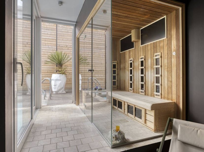 Bedrijfsvastgoed te koop in Dorpsstraat 6,
                    8000 Brugge