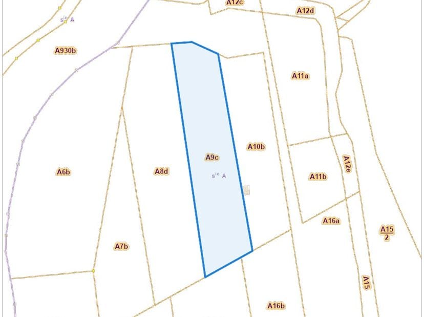 LANDBOUWGROND VRIJ VAN PACHT -<br />
Perceel landbouwgrond van 2.540 m². <br />
Vrij van pacht en gebruik. <br />
Gelegen in agrarisch gebied met vlot