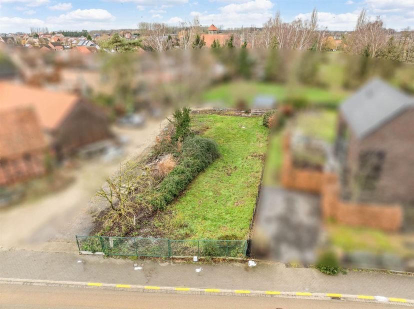 Bouwgrond voor open bebouwing op een rustige en centrale ligging in de Daalstraat te Wellen. Dit perceel combineert sterke bereikbaarheid met aangenaa