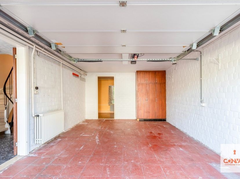 BEZOEKMOMENT&amp;nbsp; VOLZET<br />
<br />
Bent u op zoek naar een woning die u volledig naar eigen smaak en stijl kan renoveren? Dan biedt deze ruime won