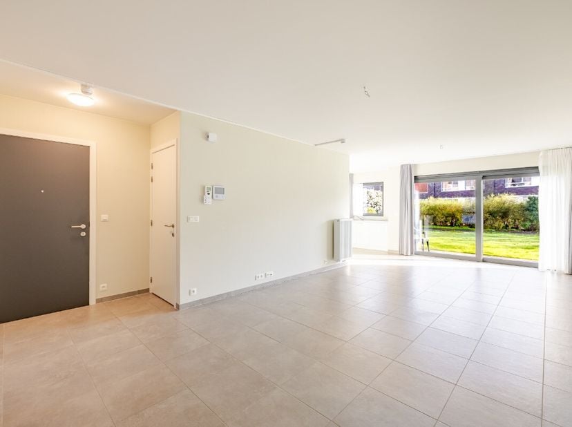RUSTIG GELEGEN, recent ASSISTENTIEAPPARTEMENT MET 2 SLPKS Nabij de markt van Assenede, in het Meetjesland, is dit nieuwbouw assistentieappartement gel