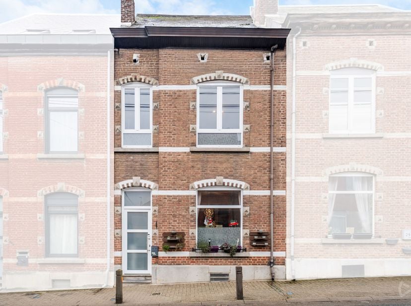 We Invest Waterloo vous présente une nouvelle maison à rafraîchir située à Braine-l’Alleud, à proximité immédiate du centre.<br />
Développant environ