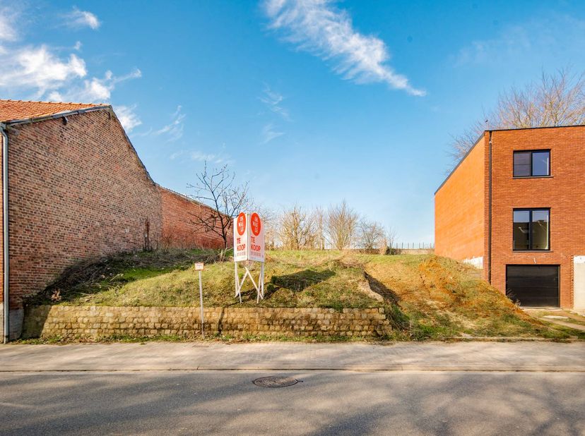 Vous recherchez une oasis de paix et de nature pour réaliser la maison de vos rêves ? Alors ce magnifique terrain à bâtir de 7a 61ca à Groot-Gelmen es