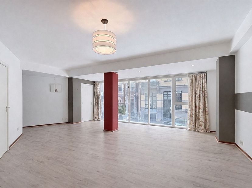 Quartier Congrès - Aantrekkelijk gemeubileerd 1-slaapkamer appartement van +/- 65m² gelegen op de 1e verdieping van een gebouw van 6 verdiepingen best