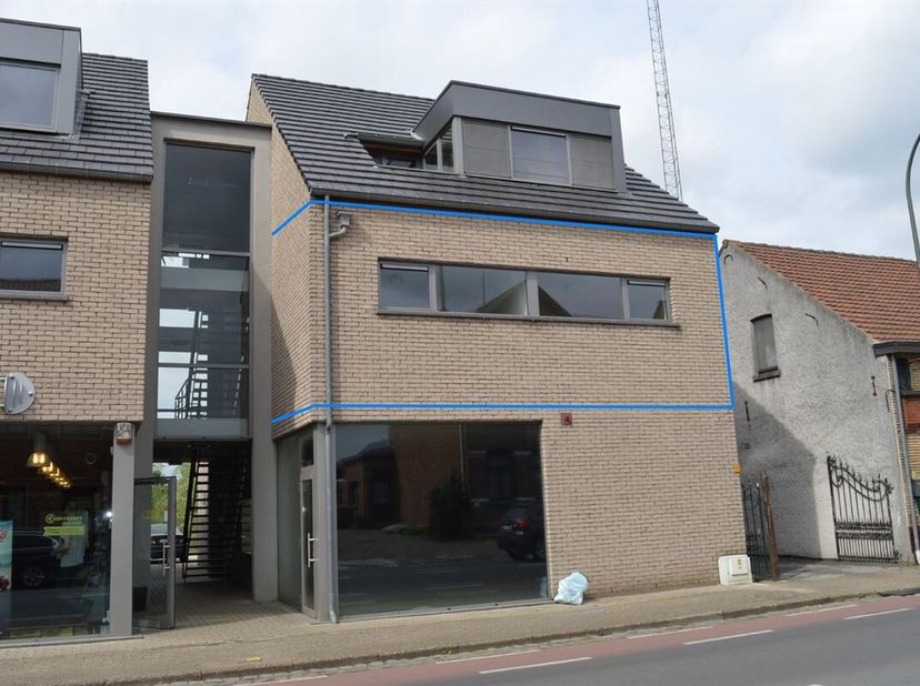 Demandez votre visite à info@optimusvastgoed.be !<br />
A LOUER : Spacieux appartement de 2 chambres à Koersel !<br />
Cet appartement est situé dans