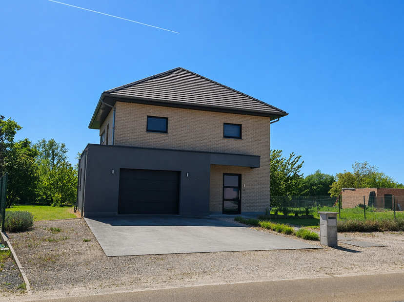 Ruime instapklare woning met 3 slaapkamers en zonnige tuin in Sint-Lambrechts-Herk<br />
Deze netjes onderhouden, instapklare woning is gelegen in Sin