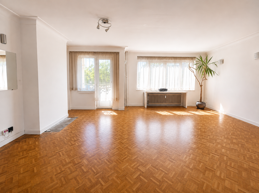 Dicht bij alle voorzieningen biedt Trianon Invest u dit appartement met 2 slaapkamers van 90 m² aan, gelegen op de 2e verdieping met lift.<br />
Er is