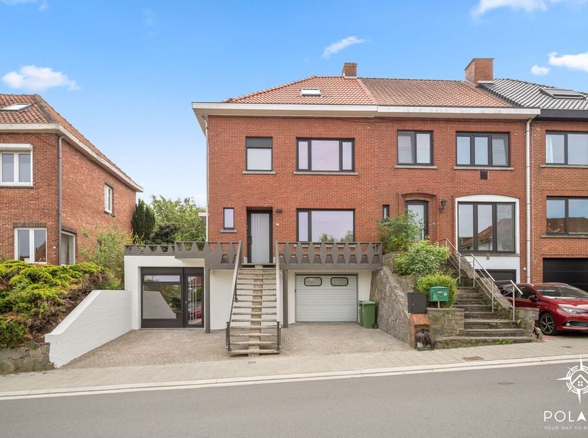 Deze charmante 3-gevelwoning is uitstekend gelegen in het gegeerde Heverlee, op een toplocatie vlak bij de Abdij van Park, Sportoase, het centrum van