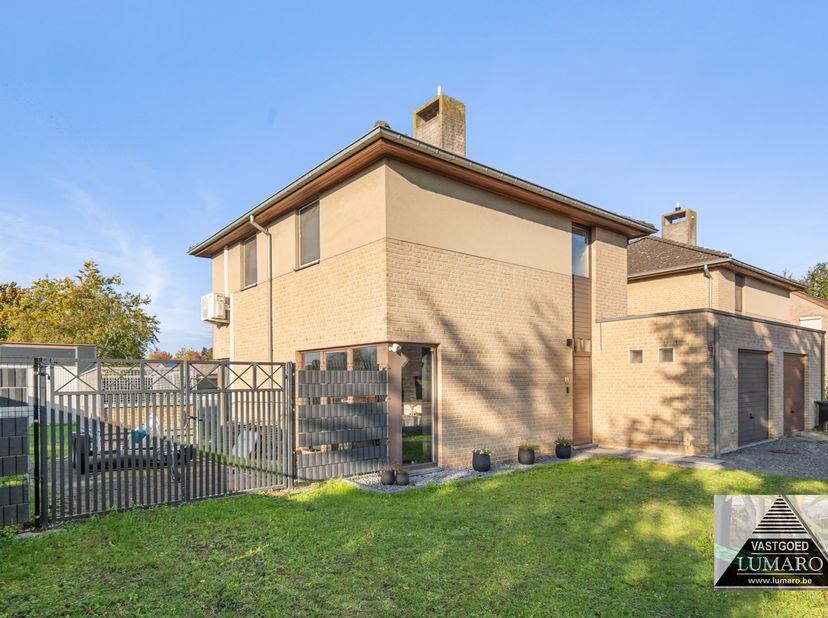Huis te koop in Achter het Kerkhof 19,
                    3680 Maaseik