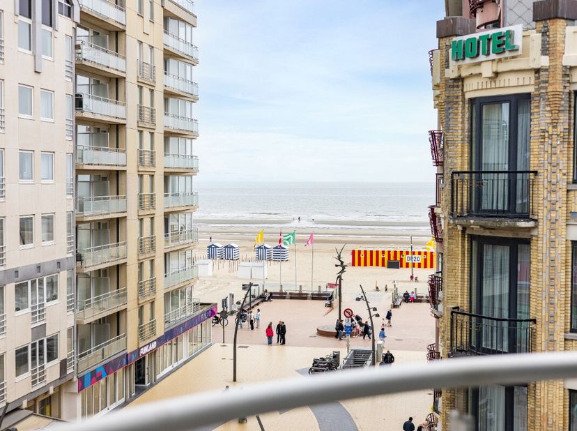 Appartement te koop in Nieuwpoortlaan 2 bus 0401,
                    8660 De Panne