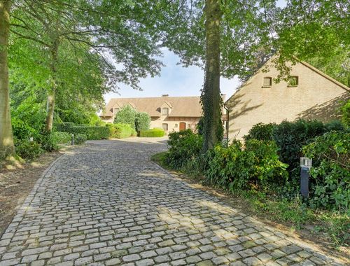                                         Hoeve te koop in Anzegem, € 895.000
