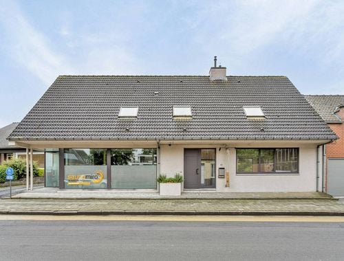                                         Bien commercial avec habitation à vendre à Zwevezele, € 895.000
