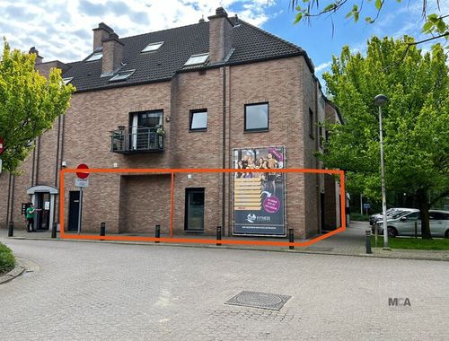                                         Bâtiment commercial à vendre à Zonhoven, € 800.000
