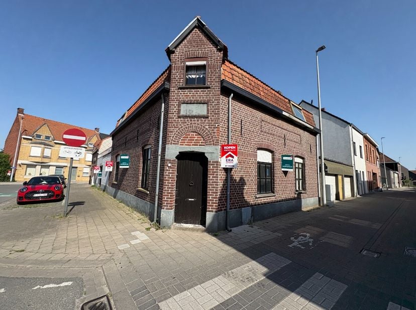 Gelegen in het centrum van Beveren, op wandelafstand van winkels, scholen en openbaar vervoer, werd deze eigendom reeds volledig voorbereid voor verde