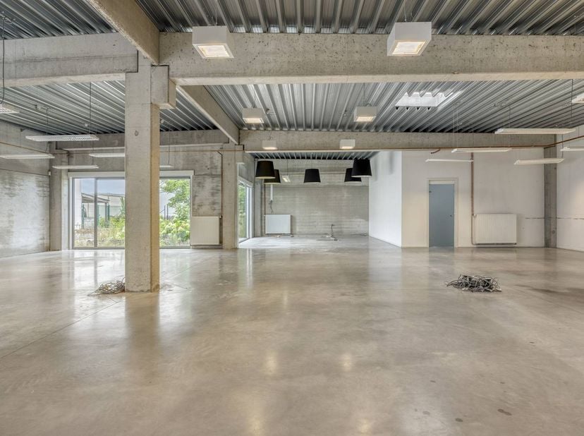 Bedrijfsvastgoed te koop in Kortrijkstraat 381,
                    8560 Wevelgem