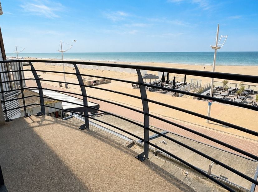 Appartement te koop in Zeedijk 362,
                    8670 Koksijde