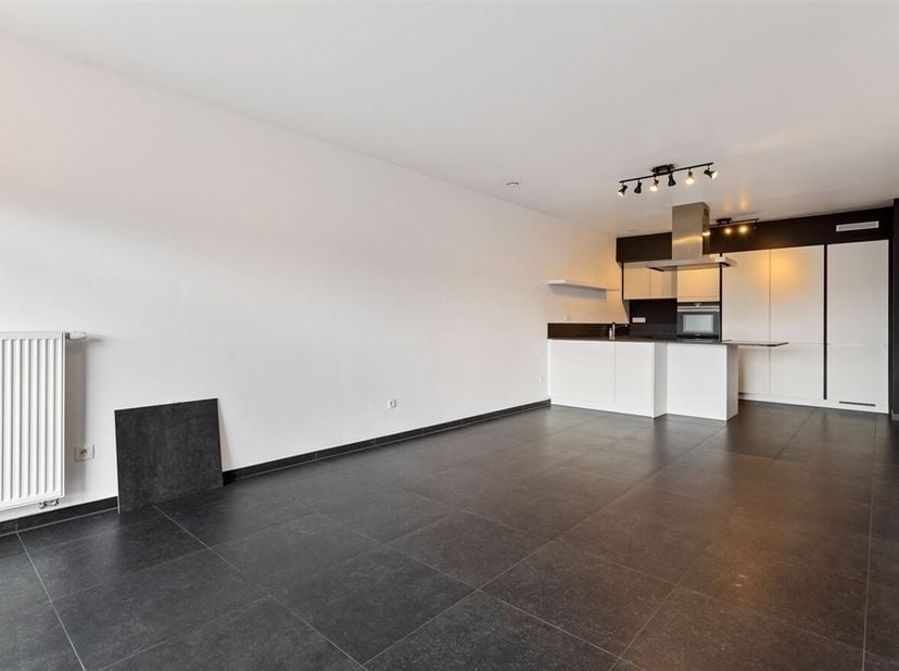 Instapklaar appartement met 2 slaapkamers en terras nabij het centrum van Lier! <br />
Ligging<br />
Op een toplocatie, vlak bij het station van Lier,