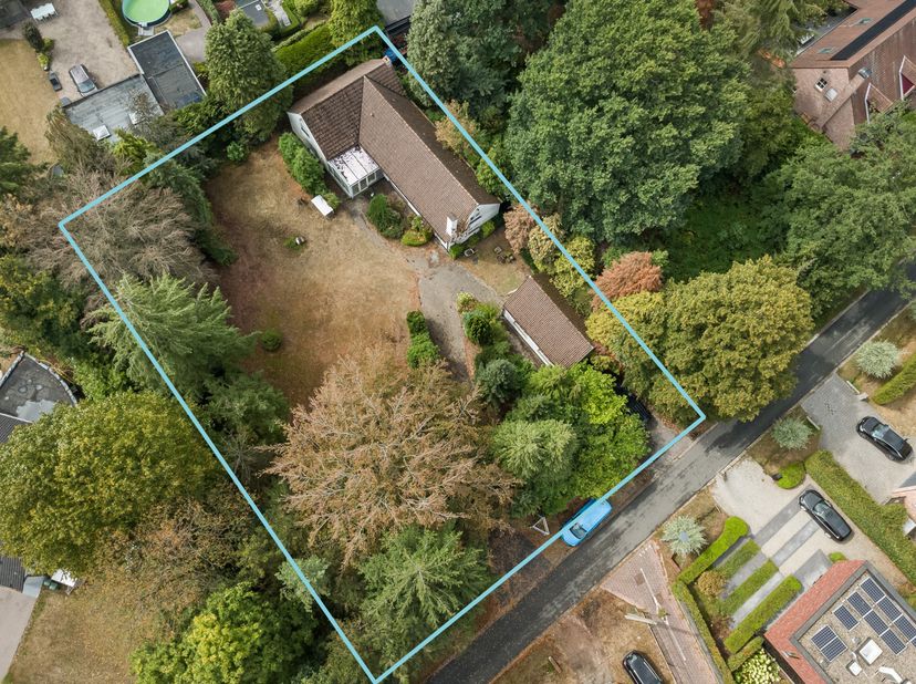 Uitzonderlijke kans in het groen: te renoveren woning met aanpalende bouwgrond op 1.808 m² . EPC F-label (893 kWh/m²). Elektriciteit niet-conform<br /
