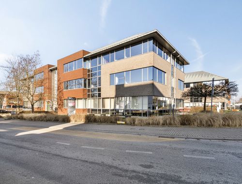                                         Kantoorgebouw te huur in Strombeek-Bever, € 10.500
