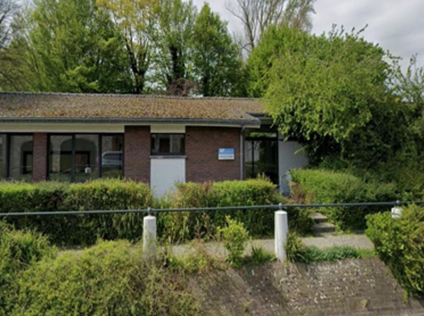Unieke investeringssite van 973m² in het centrum van Lissewege met gemengd gebruik en sterk potentieel<br />
Ontdek deze uitzonderlijke vastgoedopport