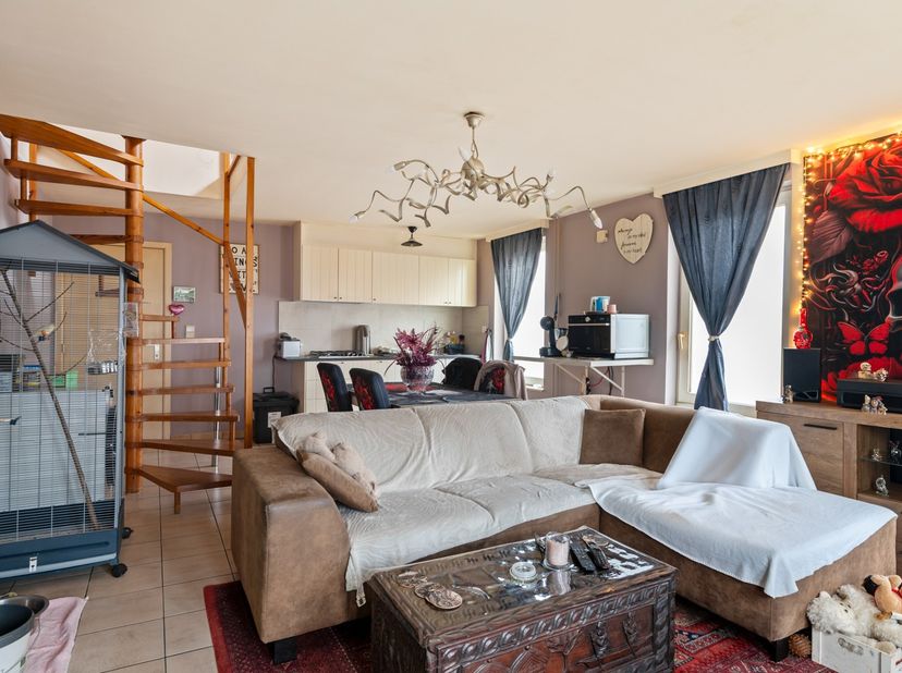 Duplex appartement met 2 slaapkamers (95 m²) in een halfopen bebouwing in hartje Scherpenheuvel.<br />
In het centrum van Scherpenheuvel, op wandelafs