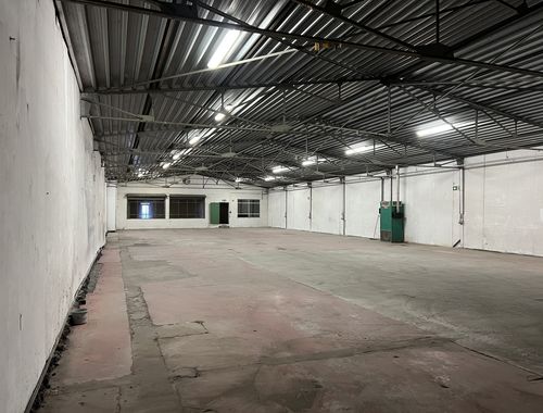                                         Magazijn zonder bureel te huur in Tielt, € 1.500
