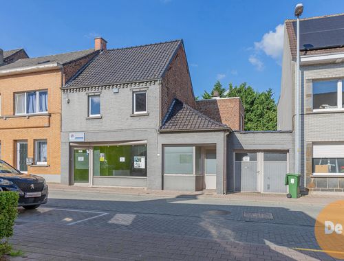                                         Usage mixte à vendre à Mere, € 299.000
