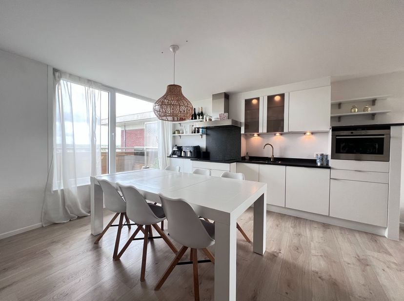 SINT-KATARINAPLEIN 1/31, RESIDENTIE DE HAZELAAR:<br />
Gemeubeld 2-slaapkamer-appartement op de dakverdieping. Huurcontract voor minder dan een jaar i