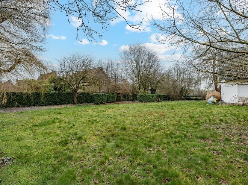 Deze bouwgrond voor open bebouwing is strategisch gelegen op een perceel van 10a07ca te Gijzegem, Aalst. <br />
Verbindingsweg tussen Gijzegem en Wie