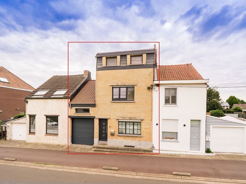 Charmante woning met ruime tuin en garage in het rustige Hofstade<br />
Deze gezellige en karaktervolle woning is gelegen in een rustige, aangename bu