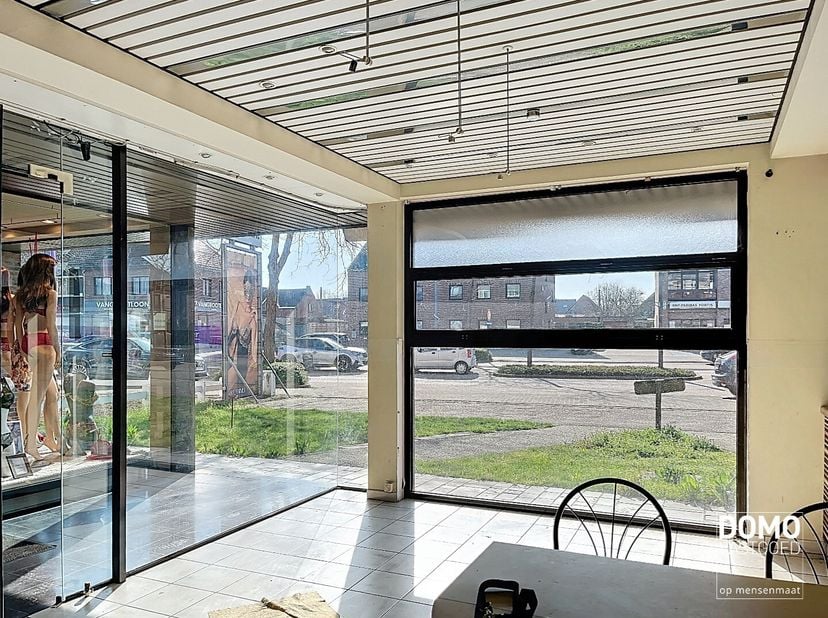 Bien professionnel à vendre
                    à 3510 Kermt