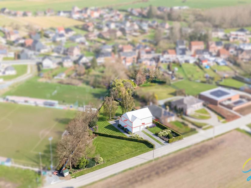 À VENDRE À GERAARDSBERGEN<br />
Vous recherchez un « terrain à bâtir » (pour construction ouverte) bien situé, d'une superficie totale de 3 497 m² ave
