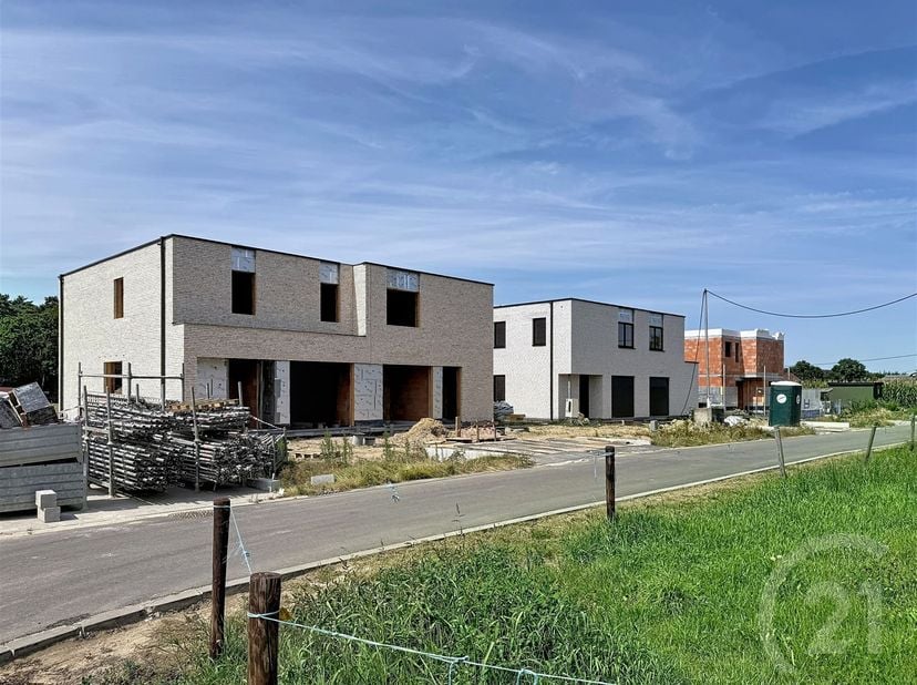Energiezuinig wonen in een rustige, groene omgeving<br />
<br />
Tijdelijke actie: de 1ste koper ontvangt 10 operationele zonnepanelen van 460 Wp, t
