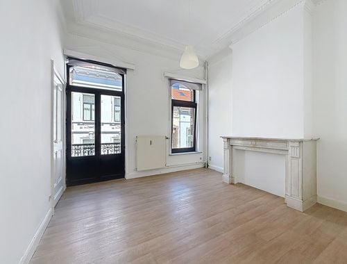                                         Appartement te huur in Elsene, € 850
