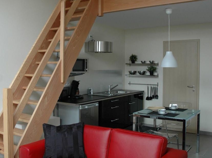 Fully equipped, All Inn (Furniture, kitchenware, water, electricity, internet etc.!) Business flat for short/long term rental<br />
NON SMOKING, NO AD