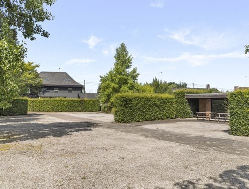                                         Kantoorgebouw te koop in Nukerke, € 895.000
