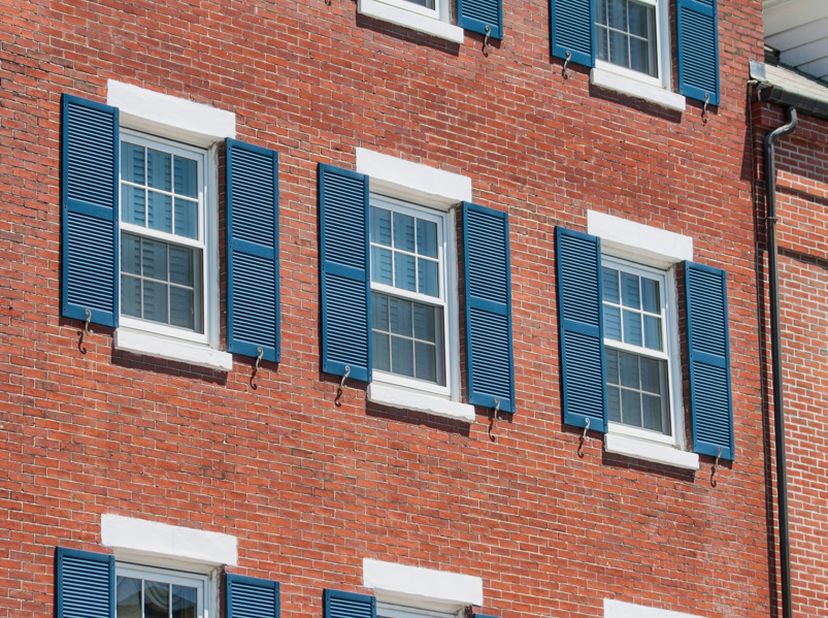 CHARLEROI : Immeuble mixte composé de 3 surfaces commerciales et 12 appartements (#1X+5_PEAM_WBR_4)<br />
• Situé Avenue Jules Henin<br />
• Offre rés