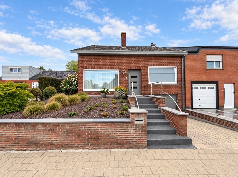 Huis te koop in Weststraat 17,
                    8890 Moorslede