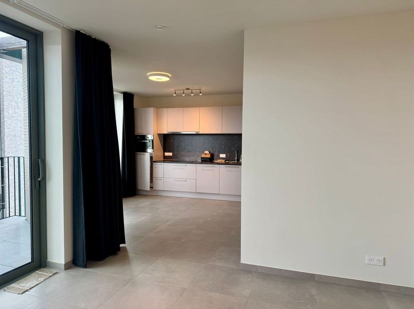 Prachtig éénslaapkamerappartement met autostaanplaats, kelderberging en gezellig terras in hartje Lier!<br />
Ligging<br />
Dit stijlvolle appartement