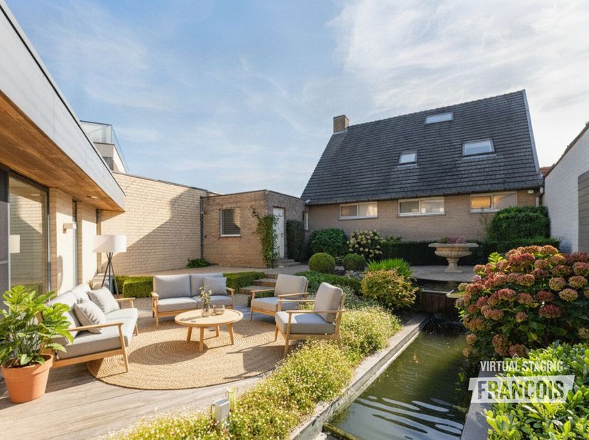 CLEF EN MAIN ET EXCEPTIONNELLEMENT SPACIEUSE AVEC ESPACE PROFESSIONNEL ET POSSIBILITÉ D'HABITATION KANGOUROU à partir de 449.000euro<br />
Cette maiso