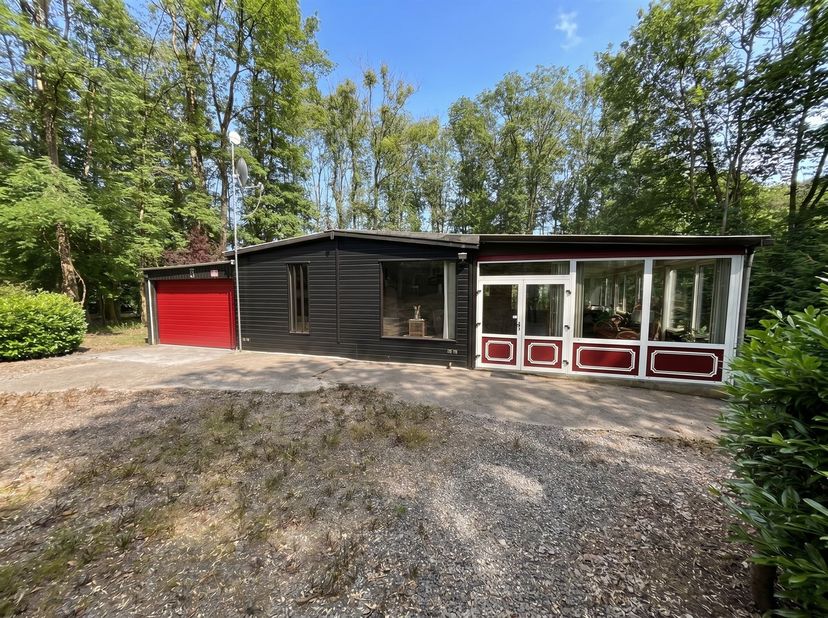 MCA Immobilier stelt u deze charmante gelijkvloerse chalet te koop voor, gelegen in Hogne. <br />
<br />
Gelegen op een perceel van 1.535 m², beschikt