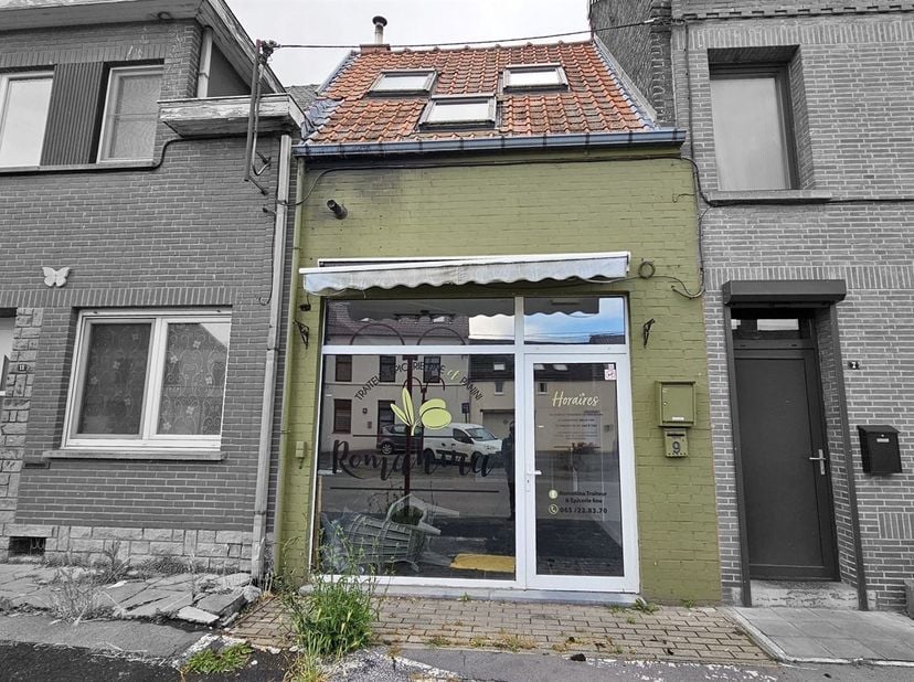 Prix: Offre à partir de 110.000 euros, frais d'agence non inclus et à charge de l'acquéreur.<br />
Commerce avec l'appartement du gérant situés sur la