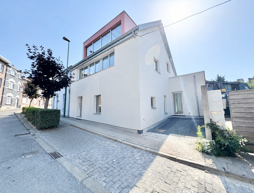                                         Maison à louer à Woluwe-Saint-Pierre, € 2.750
